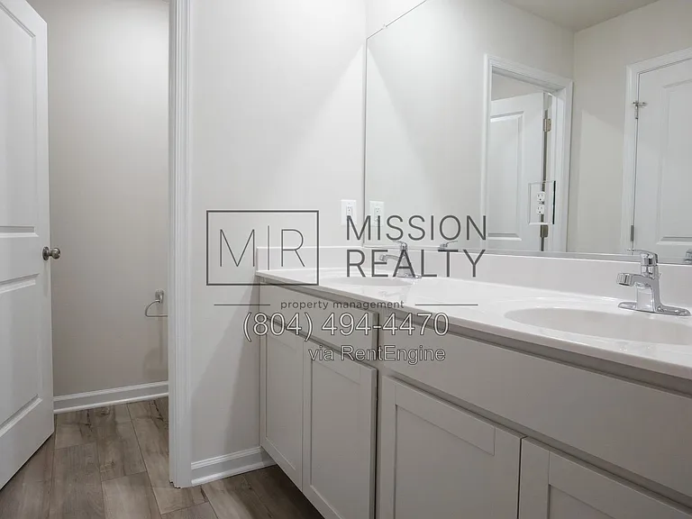 8756 Whitman Dr — Photo 29