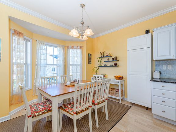 4th image of 552 Coventry Dr
