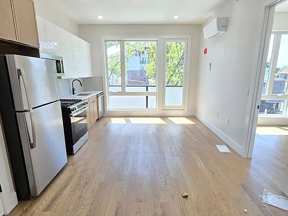 4th image of 40 Lembeck Ave #206R