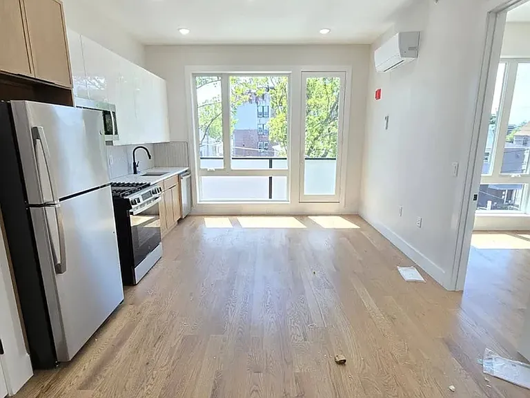 40 Lembeck Ave #206R — Photo 4