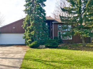 24410 Greenwich Ln, Beachwood, OH