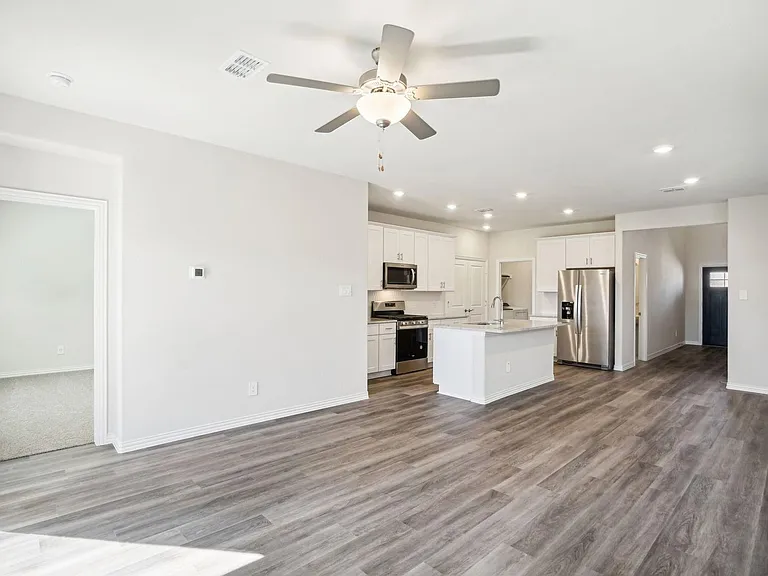516 Ezra Ln — Photo 6
