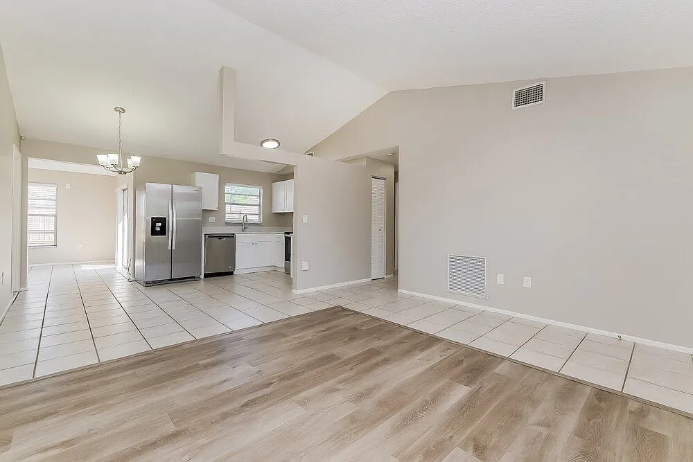 3 bed, 2.0 bath, 1283 sqft, $3,290 — Photo 4