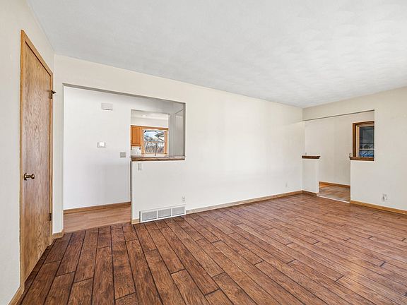 4th image of 3828 Beacon Hill Dr