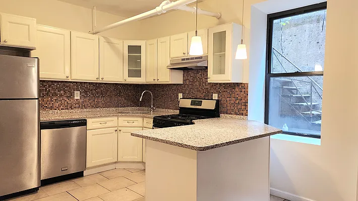 Rented by Compass | media 9