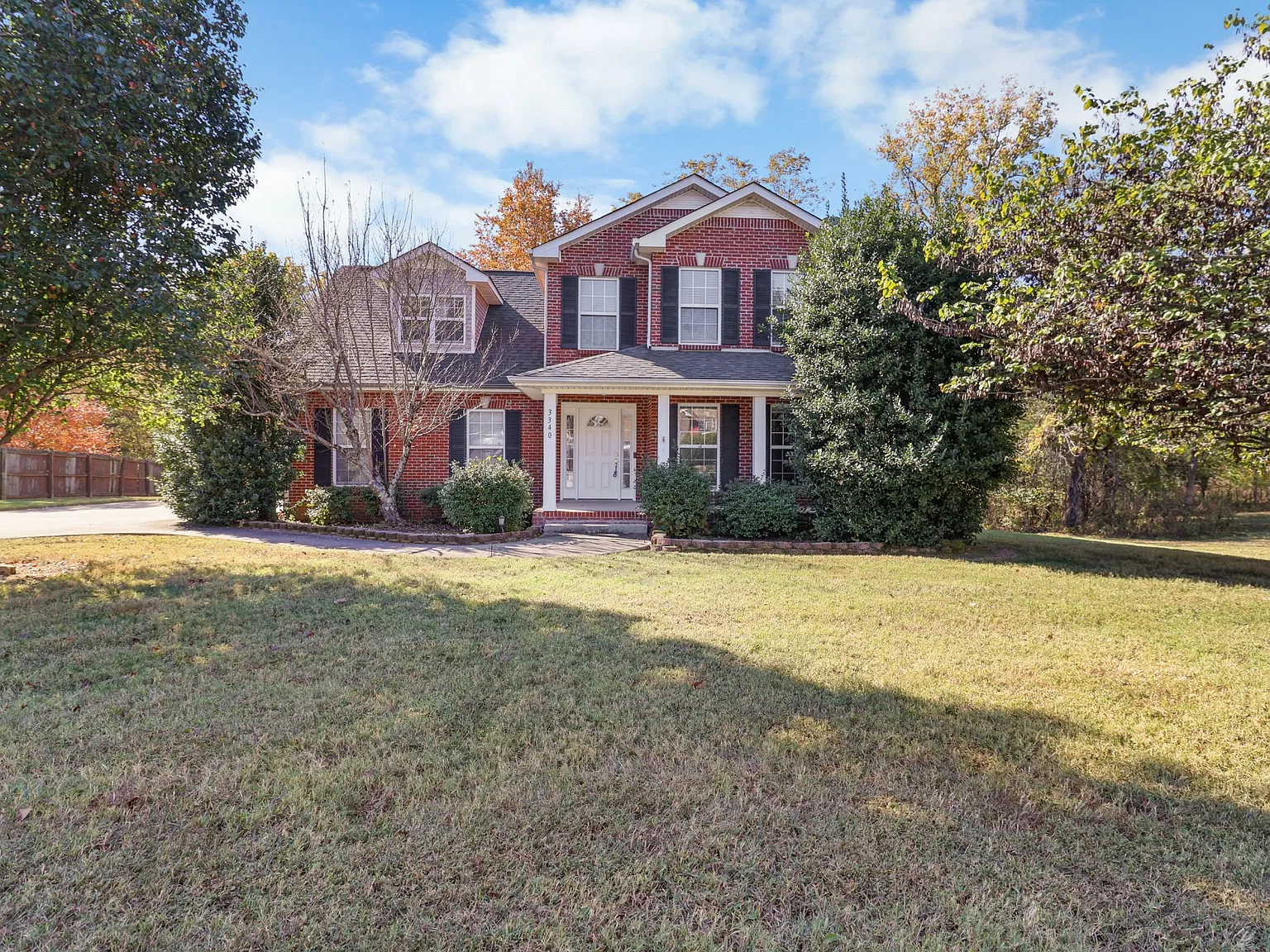 3 bed, 2.5 bath, 2500 sqft, $1,975 — Photo 3