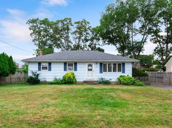 10 2nd Street, Holbrook, NY 11741