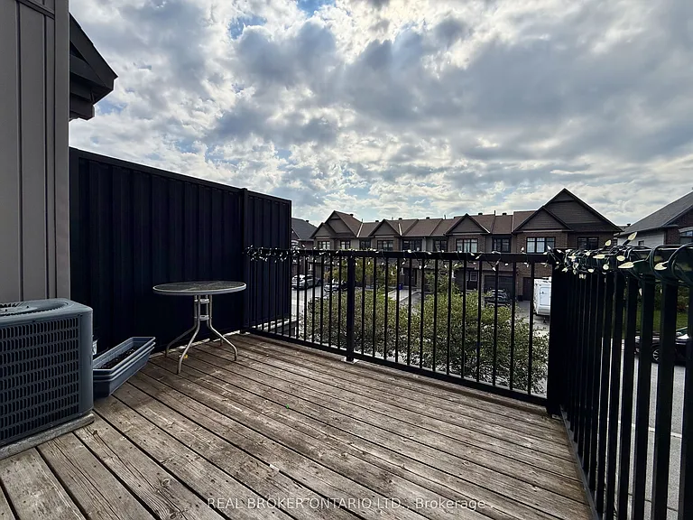 66 Fallengale Cres — Photo 18
