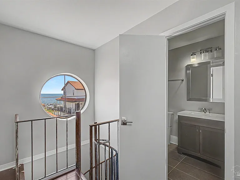 42 Baybridge Dr — Photo 22