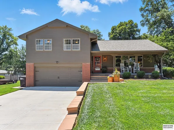 9903 Pasadena Ave, Omaha, NE 68124