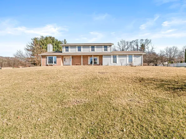 10275 Forest Lakes Dr, Middlebury, IN 46540