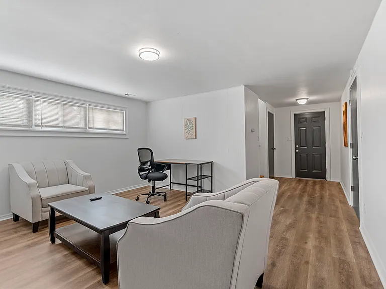 2751 Tiara Dr — Photo 32