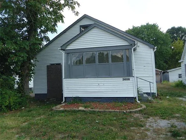 3606 Falling Springs Rd photo 1