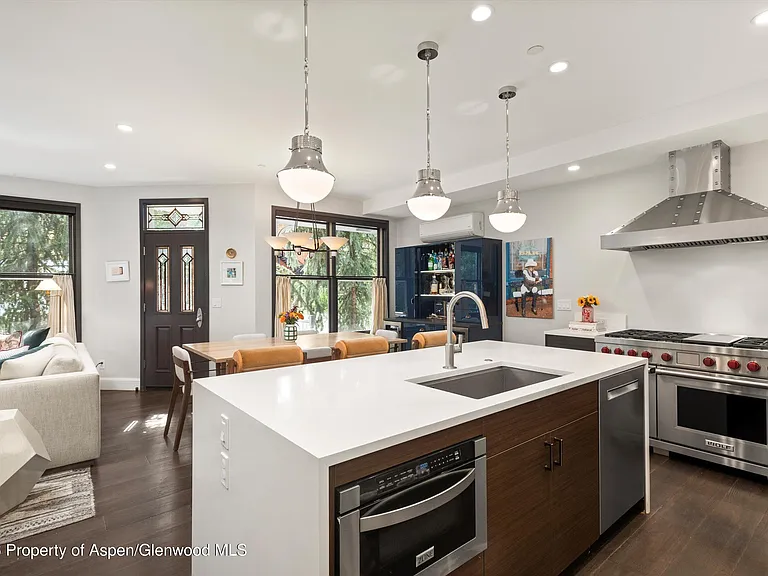 105 E Bleeker St — Photo 11