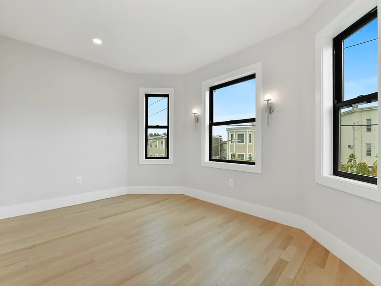 518 Sumner St #3B — Photo 7