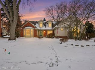 1248 Ridgeview Cir, Lake Orion, MI 48362