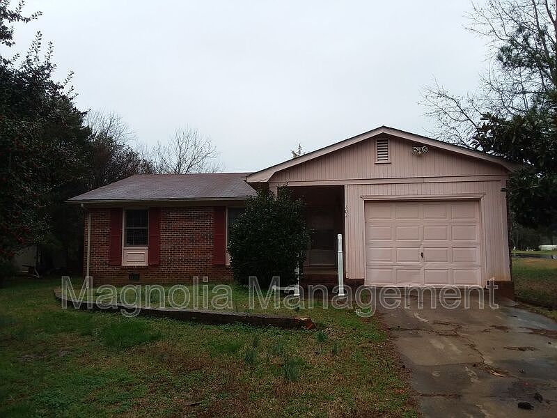 1st image of 104 Allen Cir