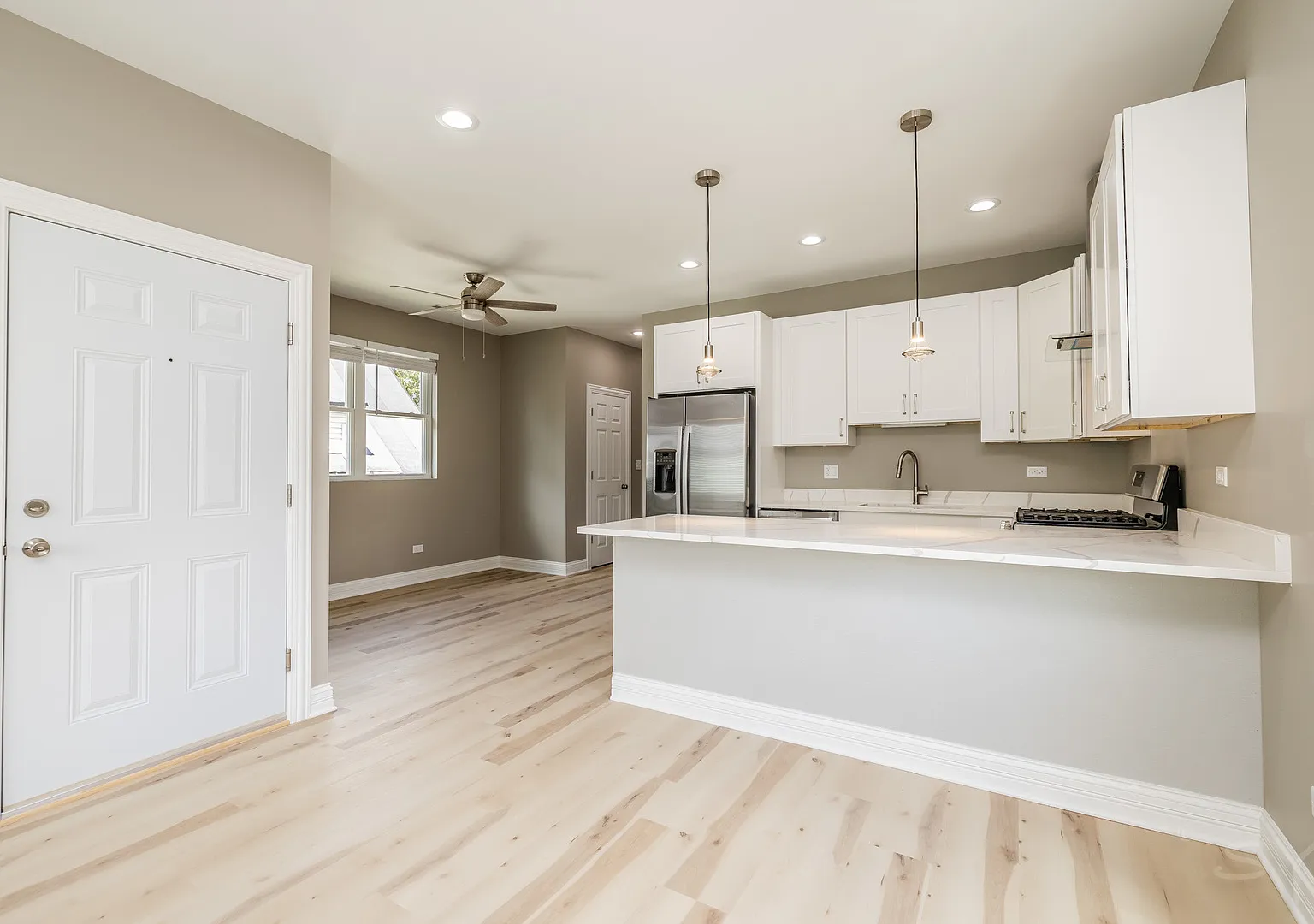 2 bed, 1300 sqft, $2,150 — Photo 2