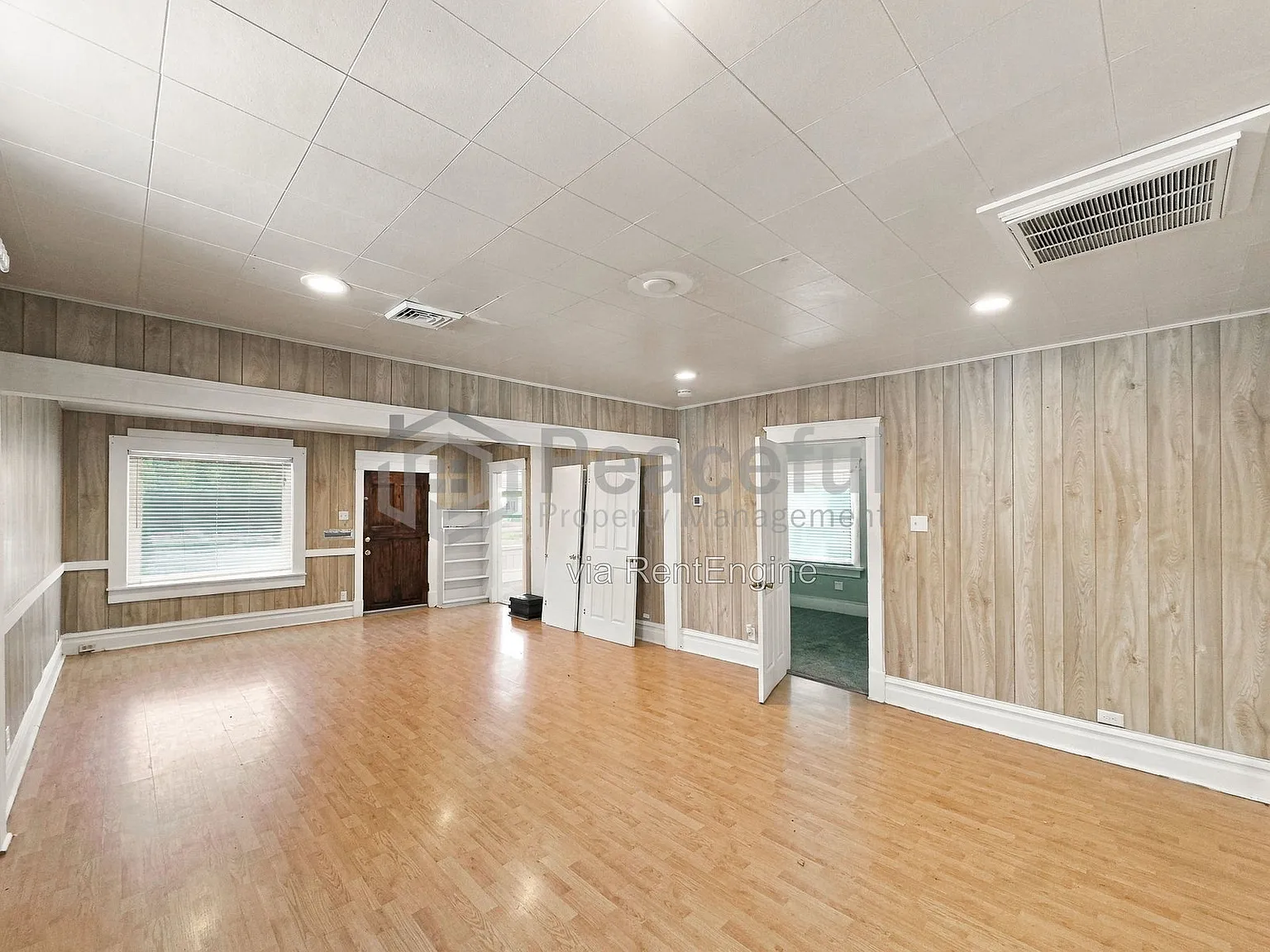 4 bed, 1.0 bath, 1343 sqft, $1,800 — Photo 3