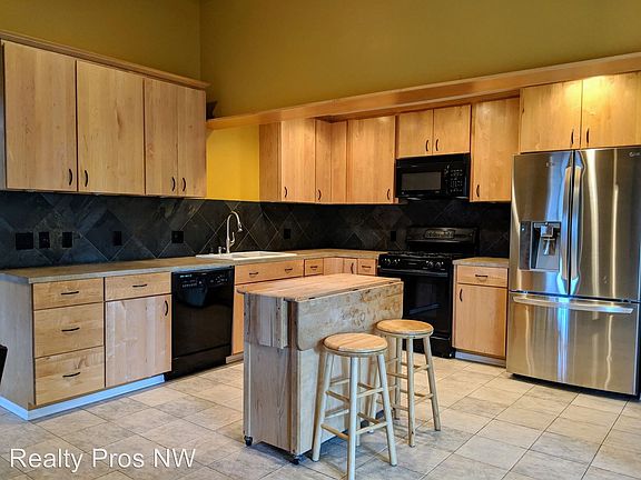 5th image of 16105 NE 3rd Pl