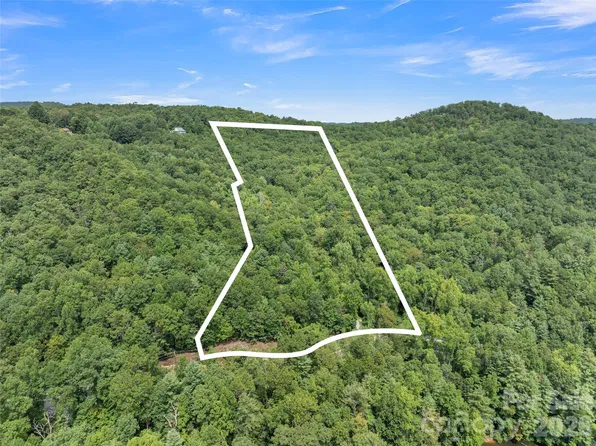 812 Crab Creek Rd, Hendersonville, NC 28739