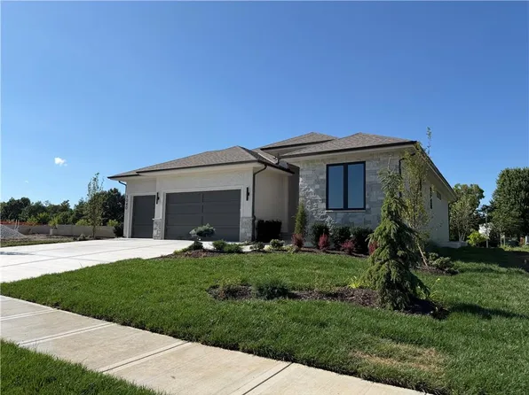 3040 W 133rd St, Leawood, KS 66209