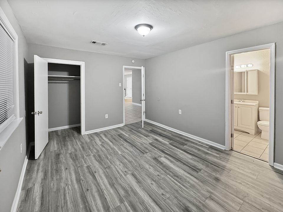 1st image of 321 Robinson Ave APT C