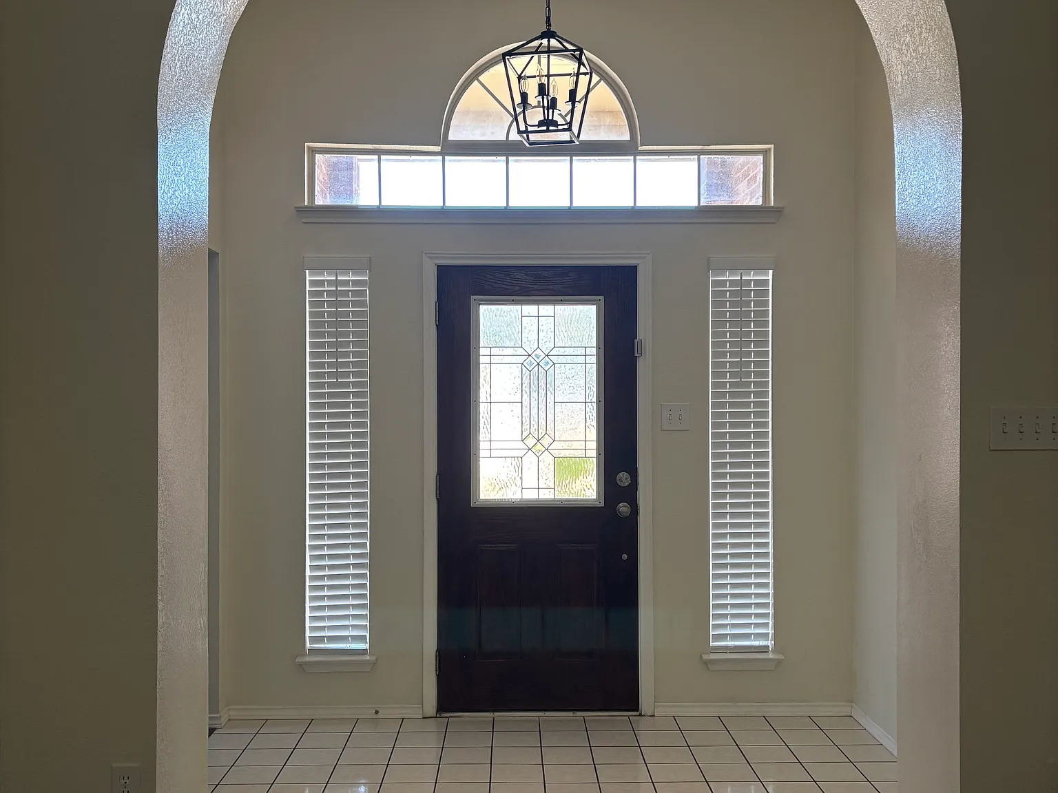 3 bed, 1732 sqft, $2,500 — Photo 3