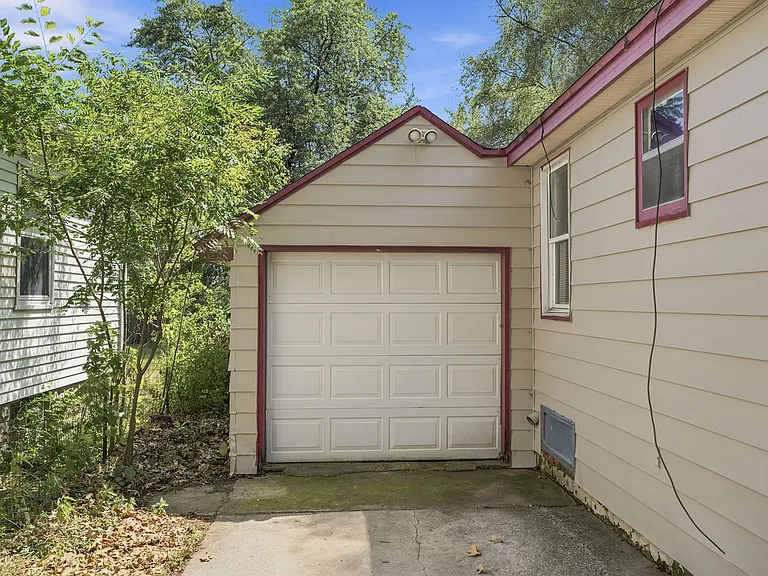 554 Buist St SW — Photo 5