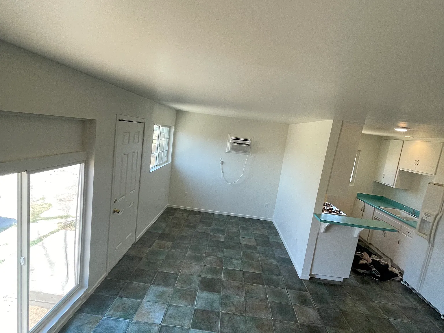 2 bed, 855 sqft, $1,300 — Photo 2