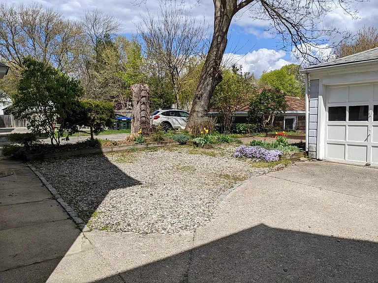 39 Pinehurst Ave #2 — Photo 19