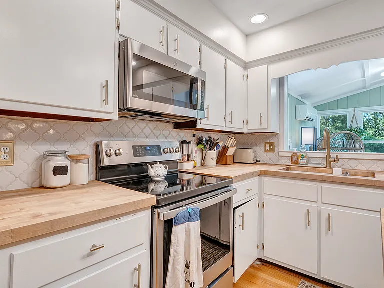 621 Aragona Dr — Photo 17