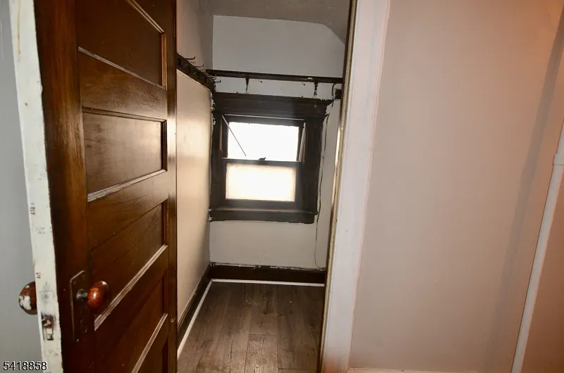 2 bed, 1.0 bath, $2,290 — Photo 3