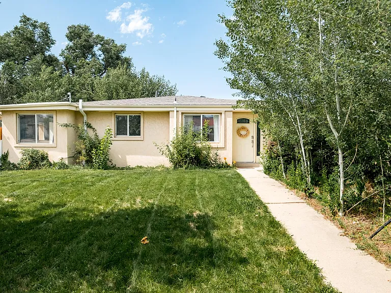 2633 E 30th Ave — Photo 2