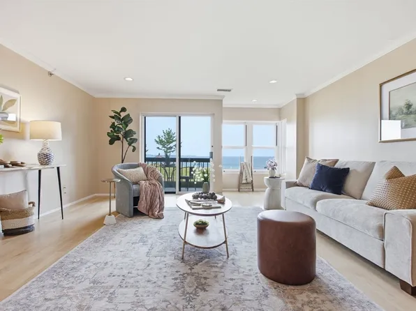 1 Seal Harbor Rd APT 210, Winthrop, MA 02152