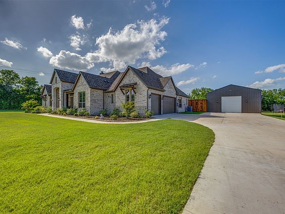 2nd image of 1800 Limestone Ln