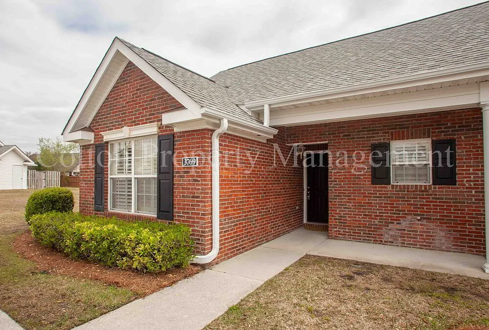2 bed, 2.0 bath, 932 sqft, $1,550 — Photo 2