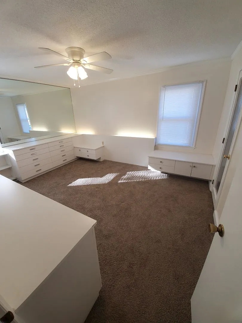 Just Reduced! Home for Rent. Kerr Lake — Photo 1