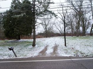 467 Center Rd, Hinckley, OH 44233