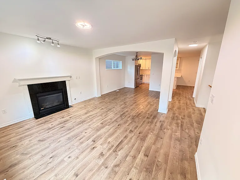 3430 S 283rd Ln — Photo 5