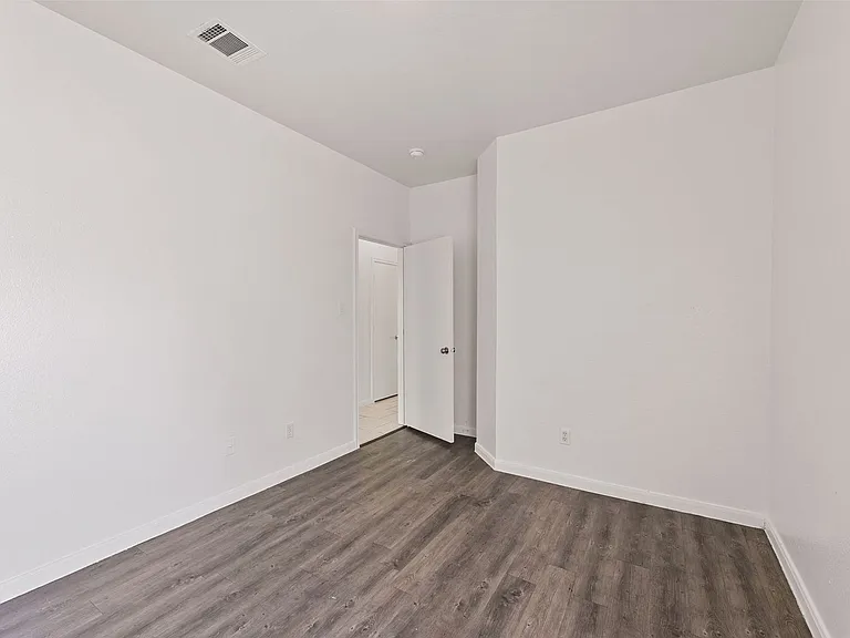 2302 S Bagdad Rd — Photo 20