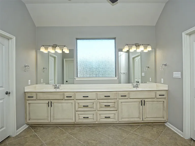 2508 Hilltop Divide Ln — Photo 17