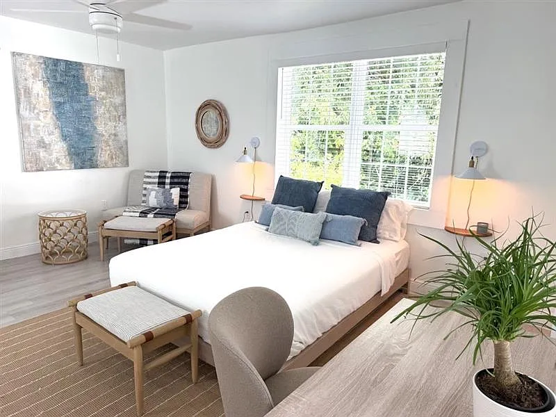 Studio, 410 sqft, $1,995 — Photo 3