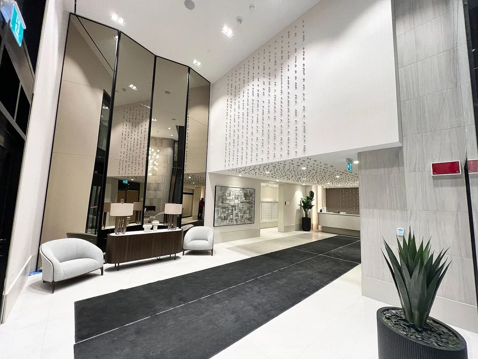 2020 Bathurst St — Photo 2