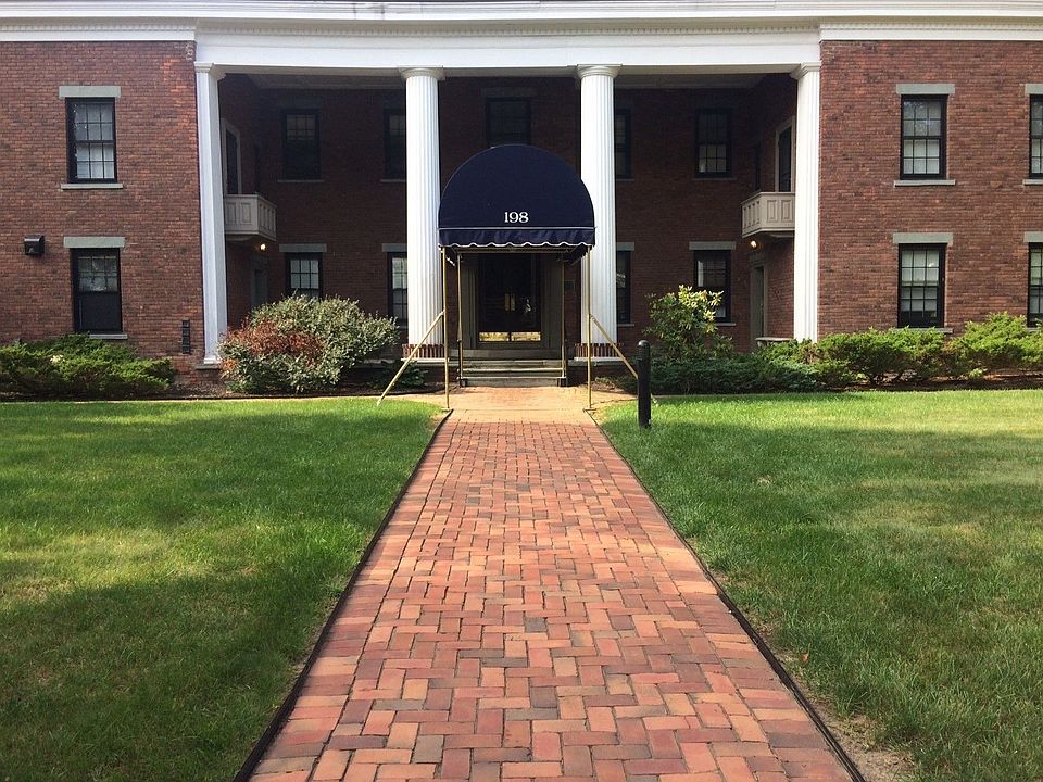 2nd image of 198 Pawling Ave APT 14