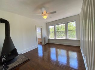 806 W Roscoe St, Chicago, IL 60657