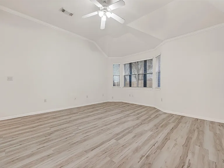 14914 W Bend Dr — Photo 31