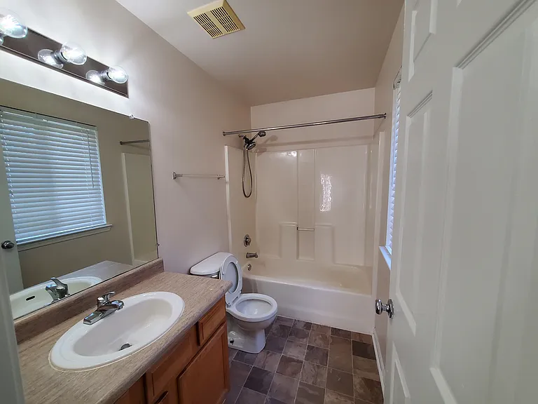 Blackberry Creek Village Apartments — Photo 34