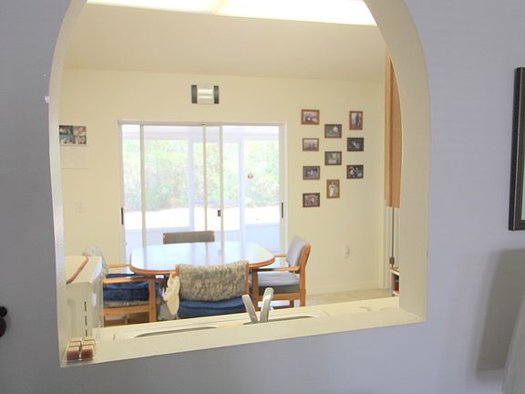 Pass through to the kitchen