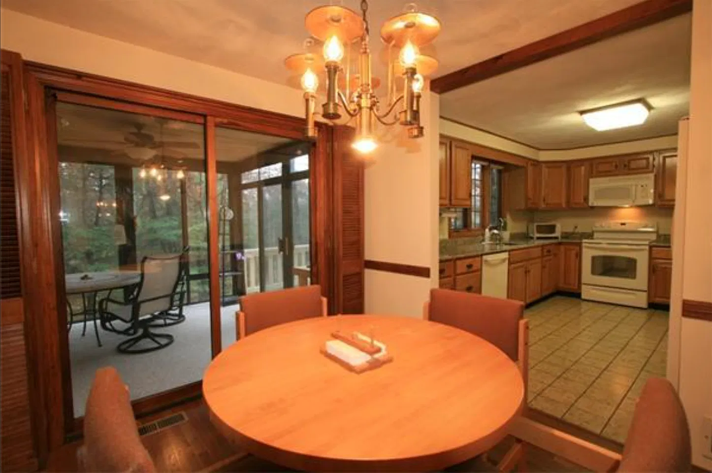 4 bed, 3000 sqft, $1,250 — Photo 4